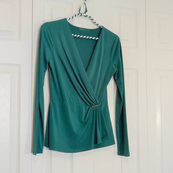 Jennifer Lopez green top - Picture 1 of 3